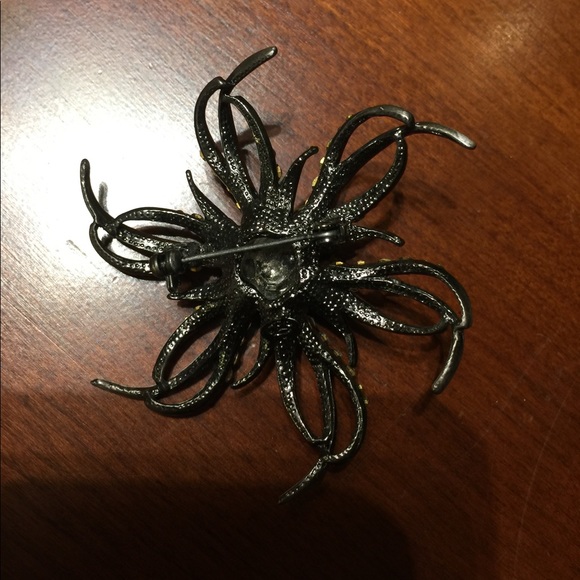 Vintage brooch pin back sparkling flower with shiny black beadings & rhinestones - Picture 10 of 12